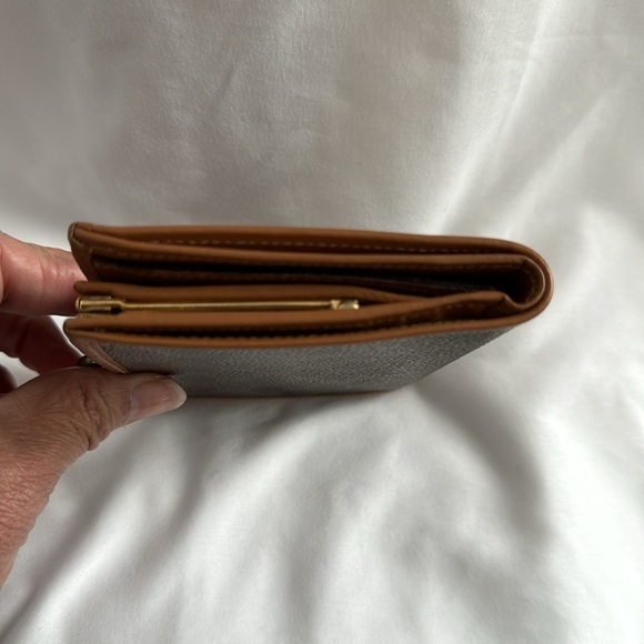 CELINE Vintage Compact Leather KISS -Lock 4”x3 1/2” - Picture 9 of 11